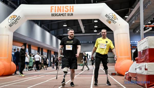 Забіг пам'яті: Тисячі хвилин допомоги, що перевершують рекорди 13