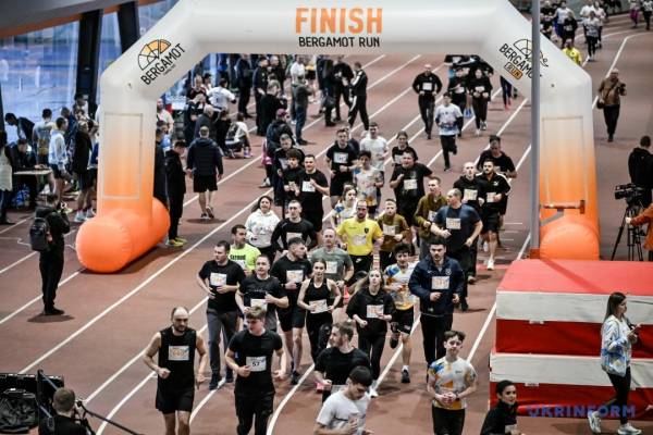 Забіг пам'яті: Тисячі хвилин допомоги, що перевершують рекорди 16