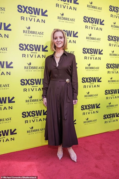 Ліза Кудроу розкриває: як вона почувалася "невидимою" на знімальному майданчику "Друзів" 4