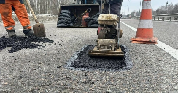 Уряд виділяє 3 млрд грн на ямковий ремонт доріг країни, зокрема у прифронтових регіонах